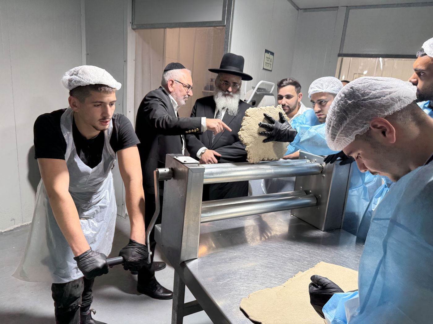 רבי ישראל אברג'ל באפיית מצות חבורה