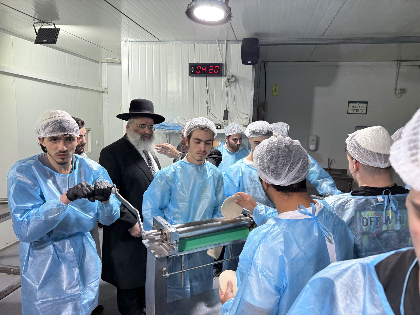 רבי ישראל אברג'ל באפיית מצות חבורה