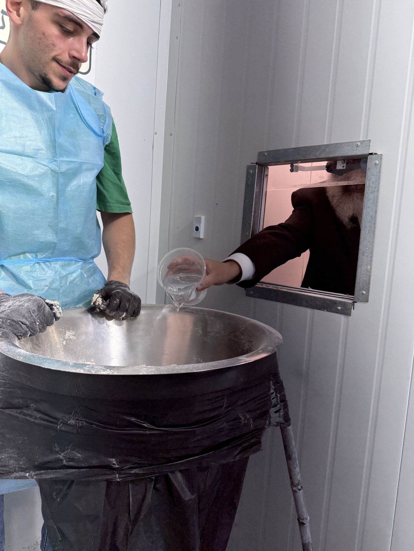 רבי ישראל אברג'ל באפיית מצות חבורה