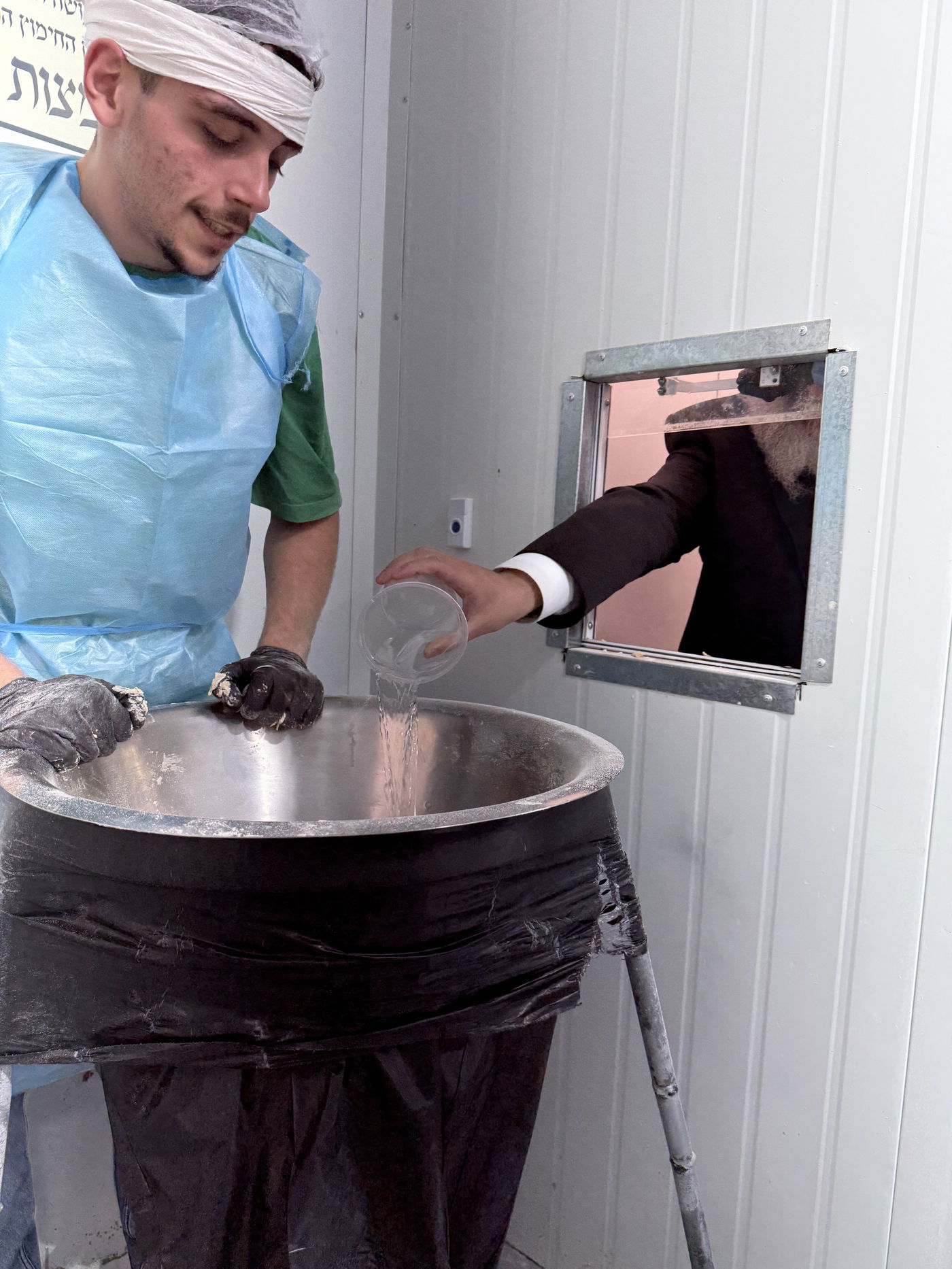 רבי ישראל אברג'ל באפיית מצות חבורה