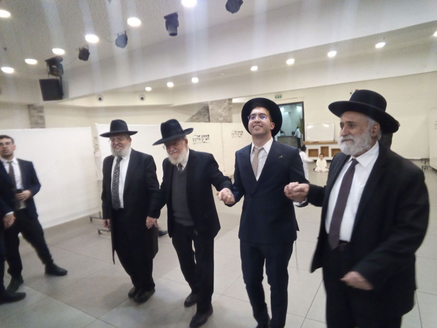 שמחת אירוסי נכד הגר"צ מאזוז