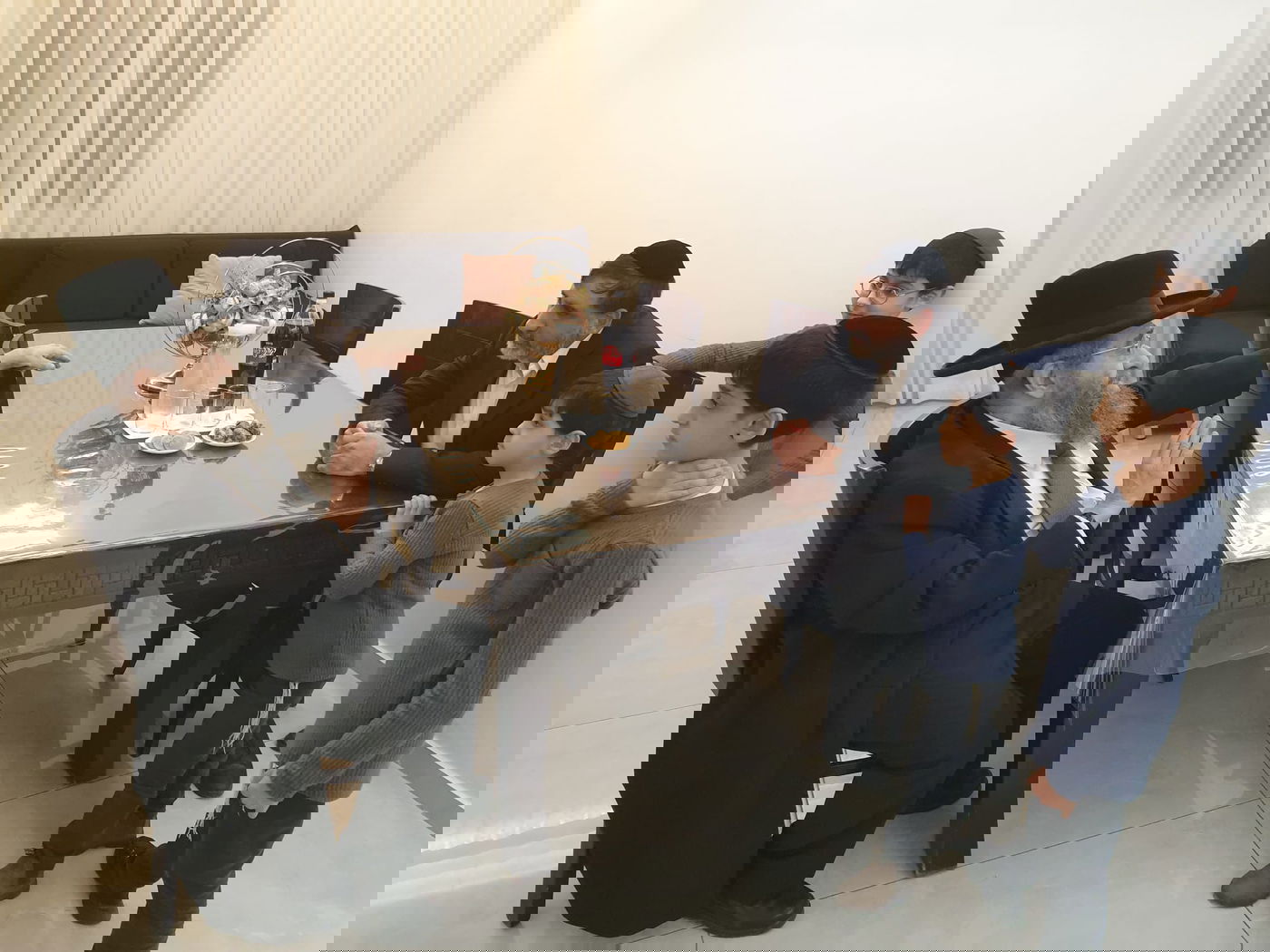 הגר"מ בן שמעון בביתם של משפחת בן דיין 