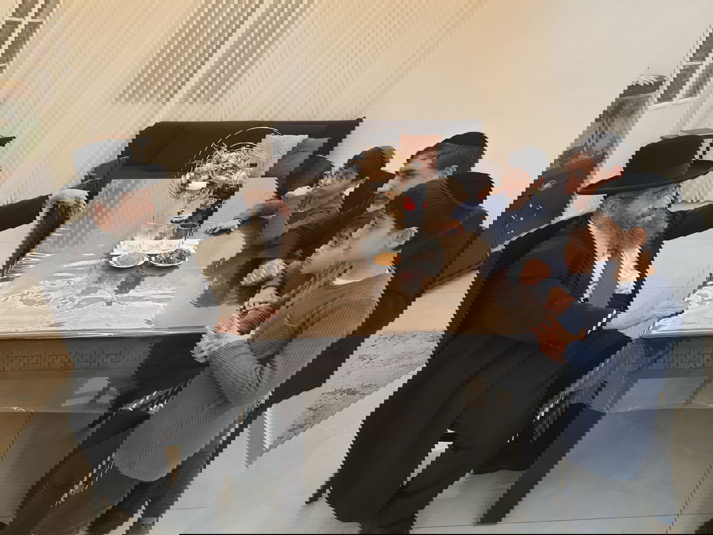 הגר"מ בן שמעון בביתם של משפחת בן דיין 