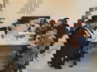 הגר"מ בן שמעון בביתם של משפחת בן דיין 