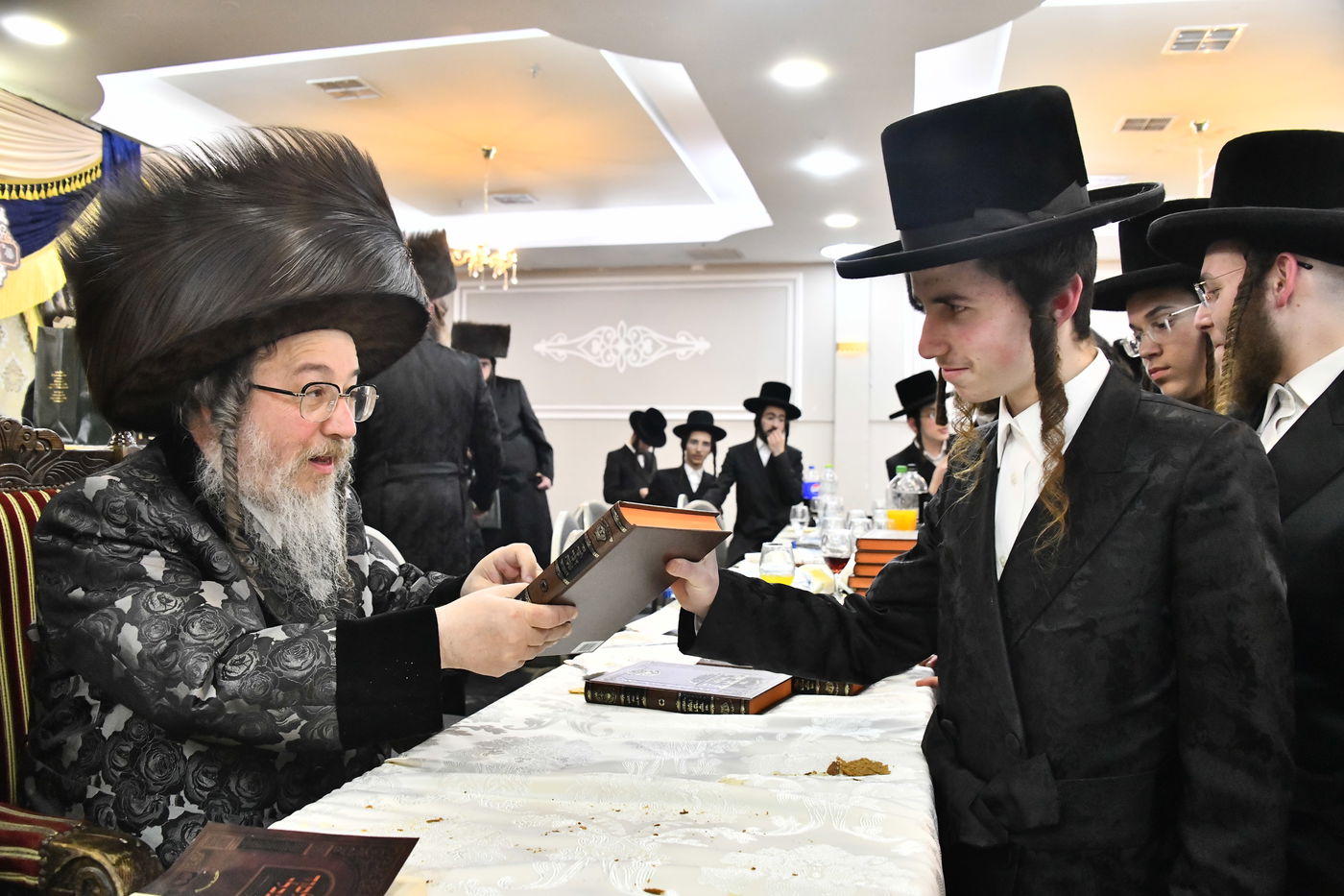 הכנסת ס"ת בביאלה ב"ב