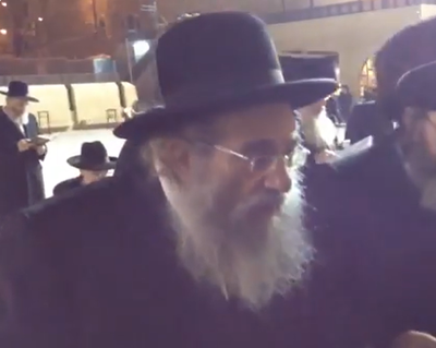 המשגיח הרב אביעזר שפירא באמירת נשמת בכותל