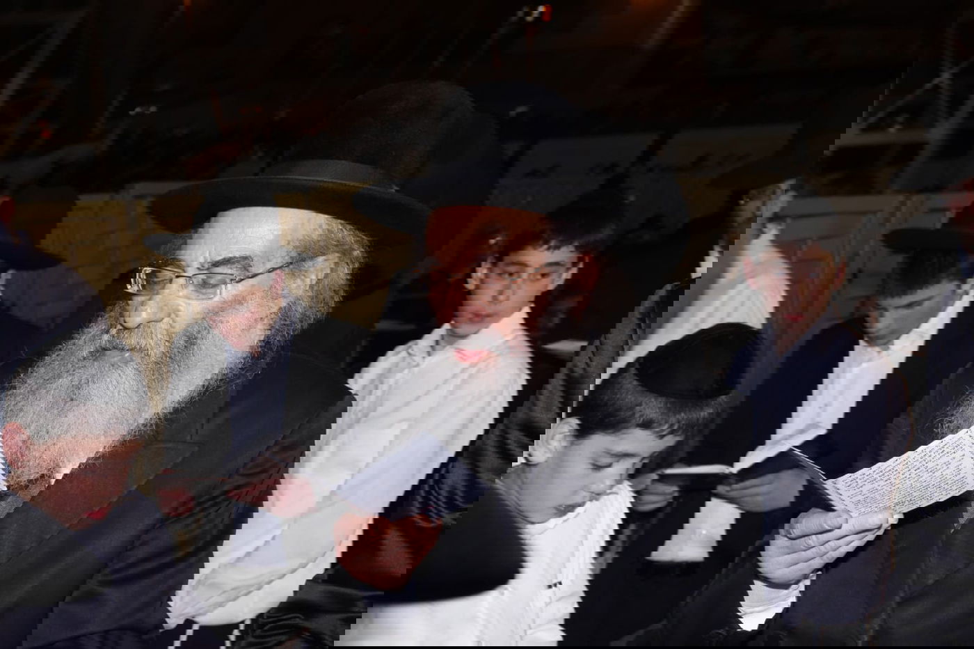 הגאון הצדיק רבי אביעזר שפירא זצ"ל בכותל