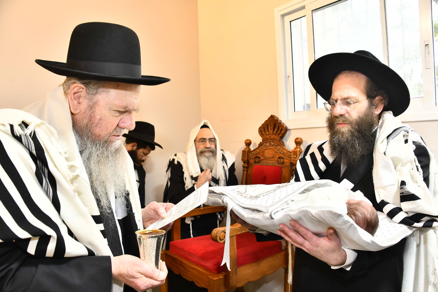 שמחת הברית לנין הגרמ"ש אדלשטיין ונכד הגרי"ש קנייבסקי