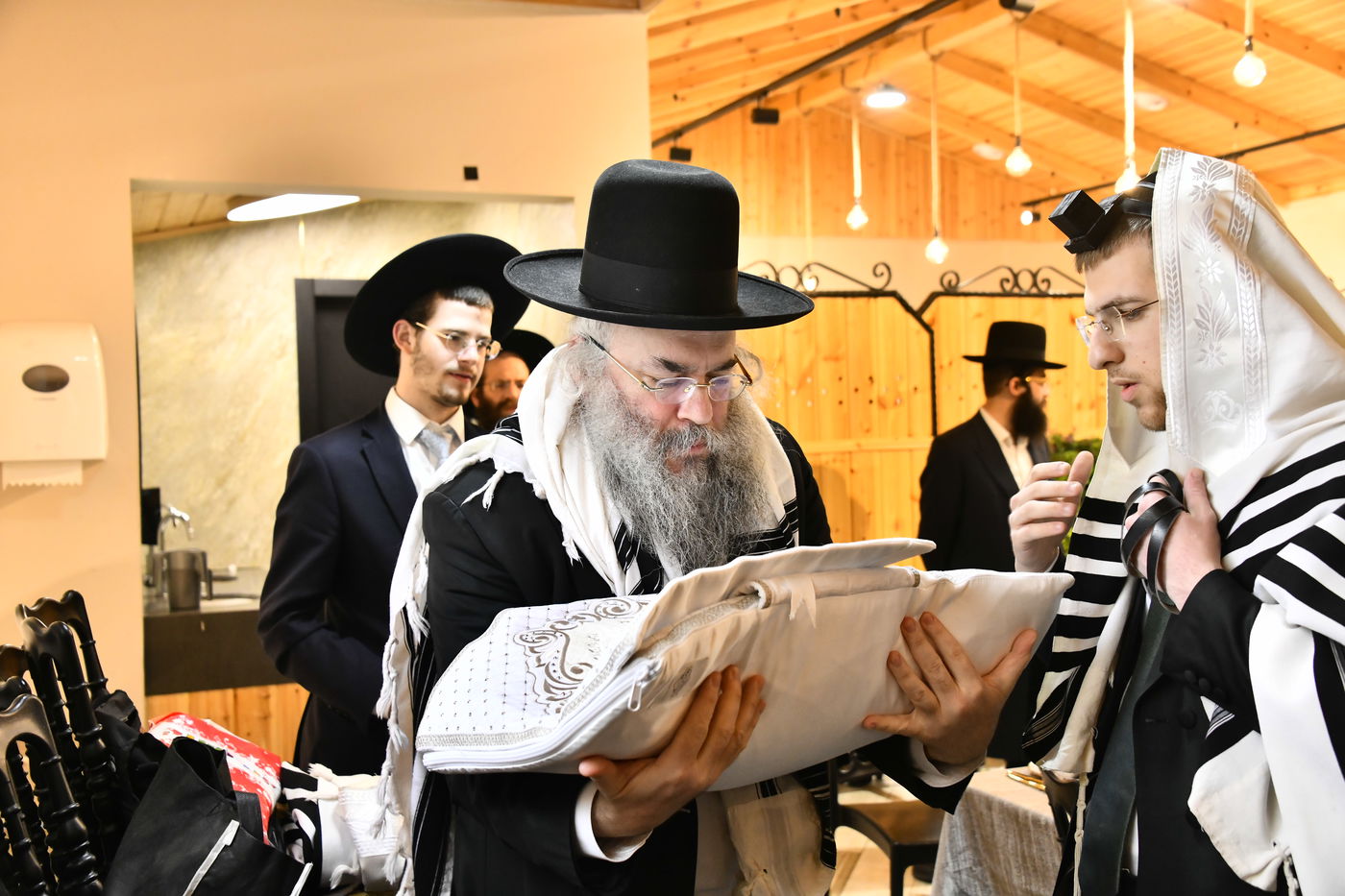 שמחת הברית לנין הגרמ"ש אדלשטיין ונכד הגרי"ש קנייבסקי