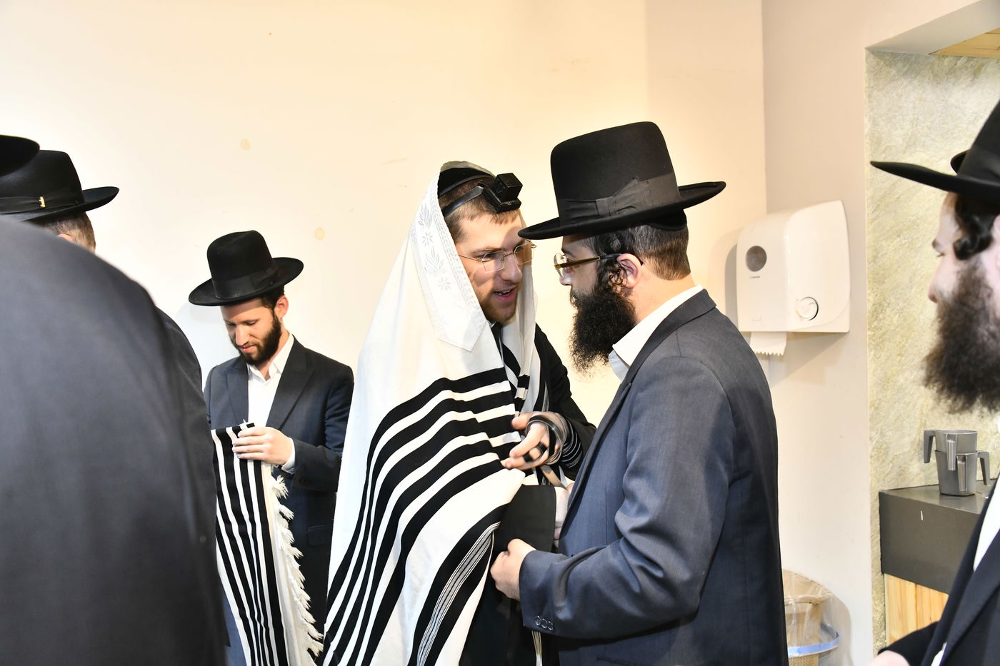 שמחת הברית לנין הגרמ"ש אדלשטיין ונכד הגרי"ש קנייבסקי