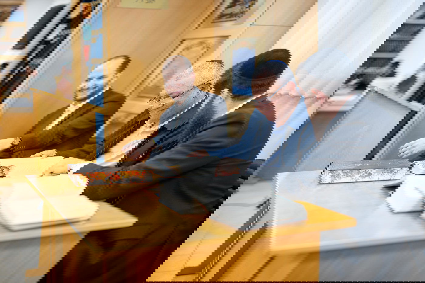 גדי אייזנקוט בביקור בישיבת ההסדר החרדית