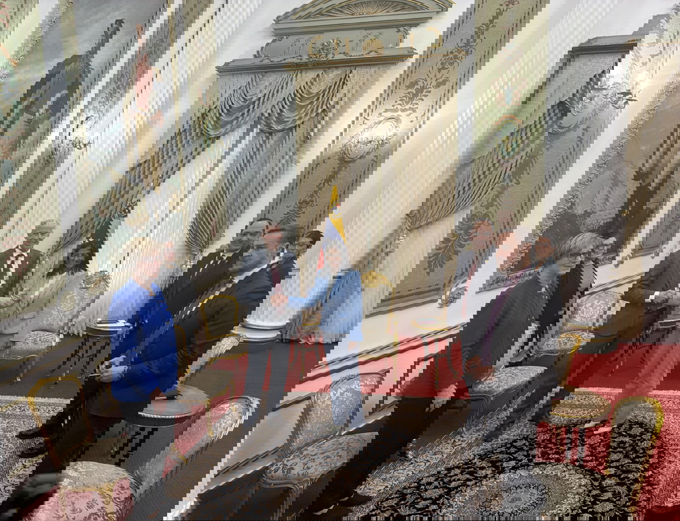 שר האנרגיה של ארה"ב נפגש עם נשיאת ונצואלה הזמנית