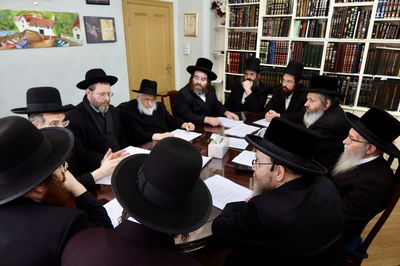 אסיפת הרבנים בלונדון נוכח גזירת החינוך הטהור