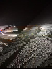 המטוס בלב השלג לאחר ההחלקה