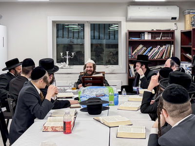 הרבי מקרעטשניף כפר אתא בביקור הוד בארה"ב