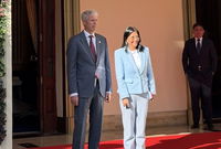 חודש לאחר פגישה היסטורית: שר האנרגיה של ארה"ב נפגש עם נשיאת ונצואלה הזמנית