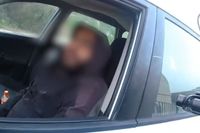 השוטרים נדהמו: נהג בלי רישיון עישן ג'וינט בזמן שהחביא ברכבו רובה M16