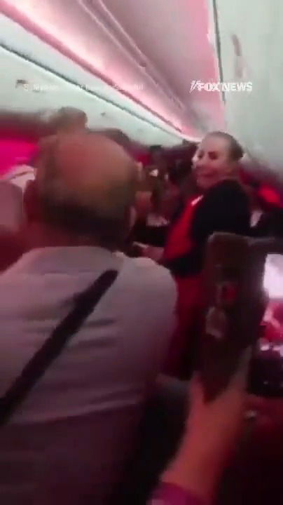 העיר הערות גזעניות ודרש סיגריות: קטטת ענק ומכות על סיפון המטוס