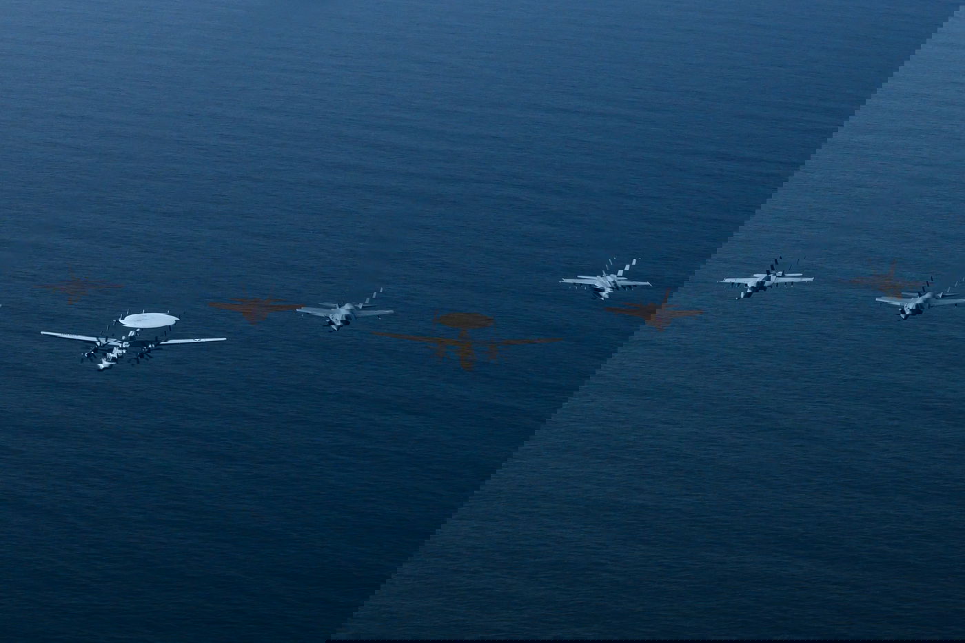 מטוסי צבא ארה"ב בגיחה באזור