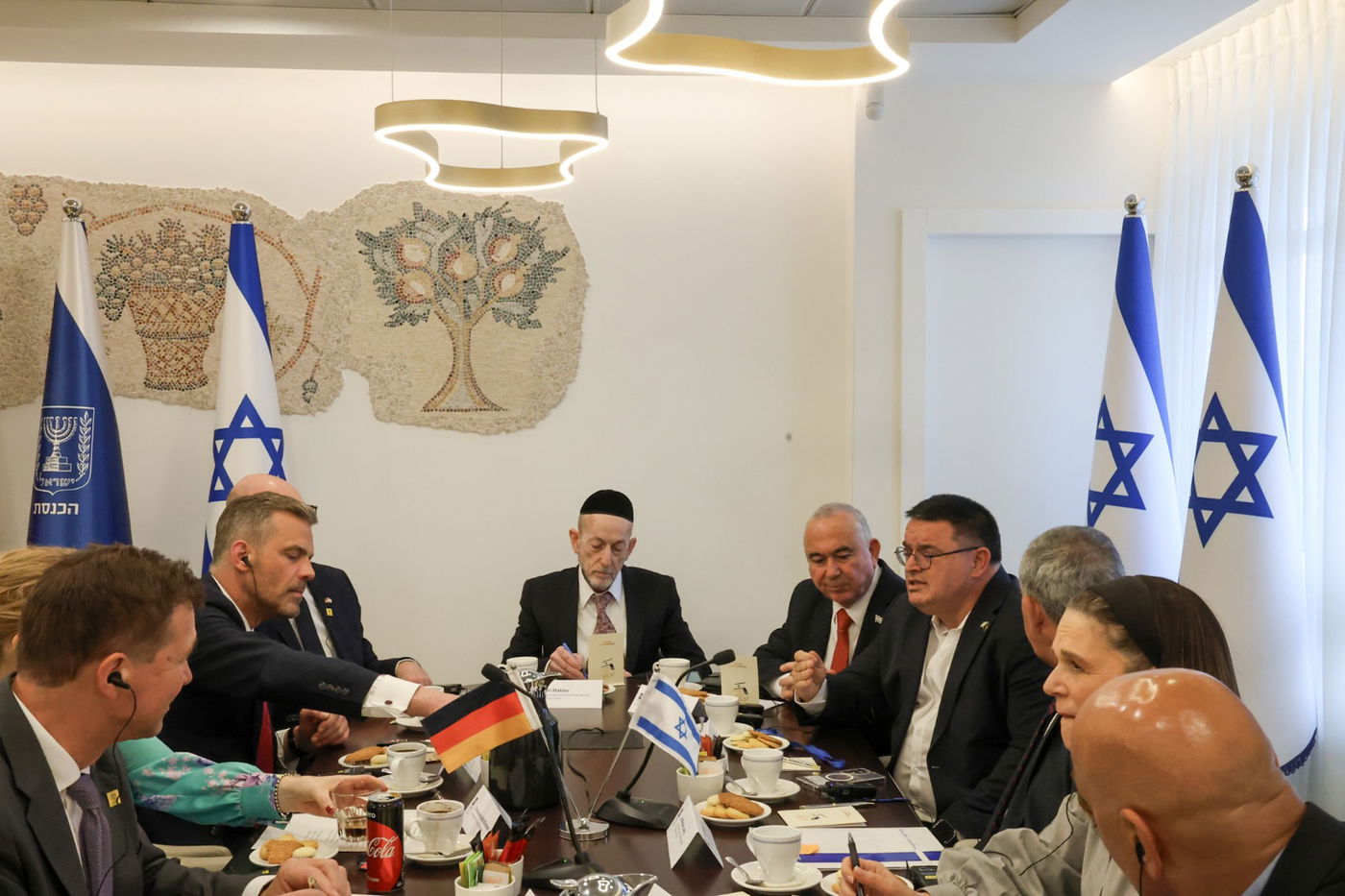 מקלב בפגישה עם הנציגים הגרמנים