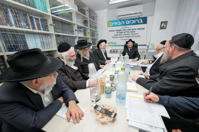 בד"ץ העדה החרדית וכללית מגבשים את רשימת התרופות הכשרות לחג