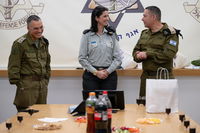 אביחי אדרעי ומחליפתו