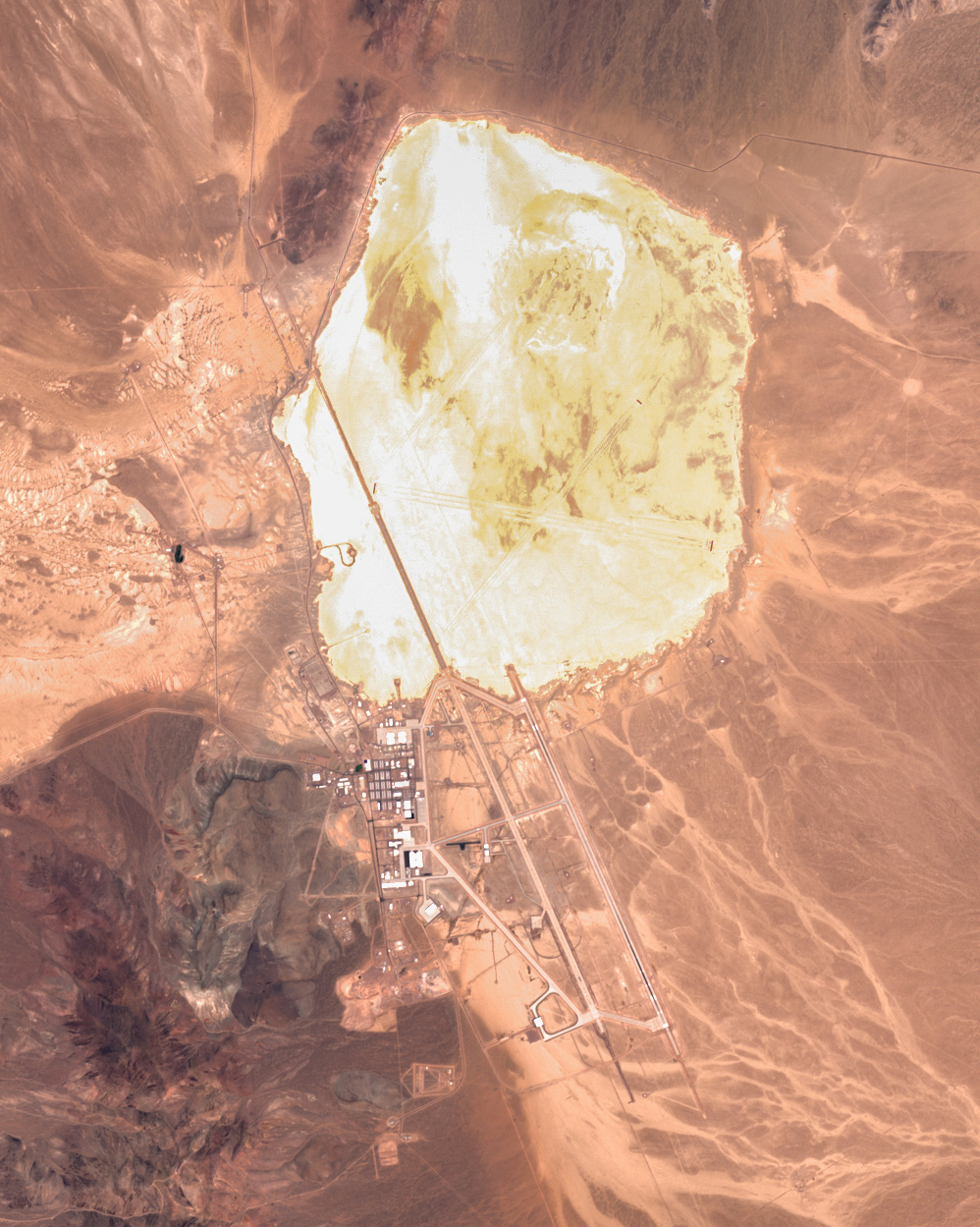 "אזור 51" (Area 51) נבאדה  - בסיס חיל הואייר של ארה"ב 