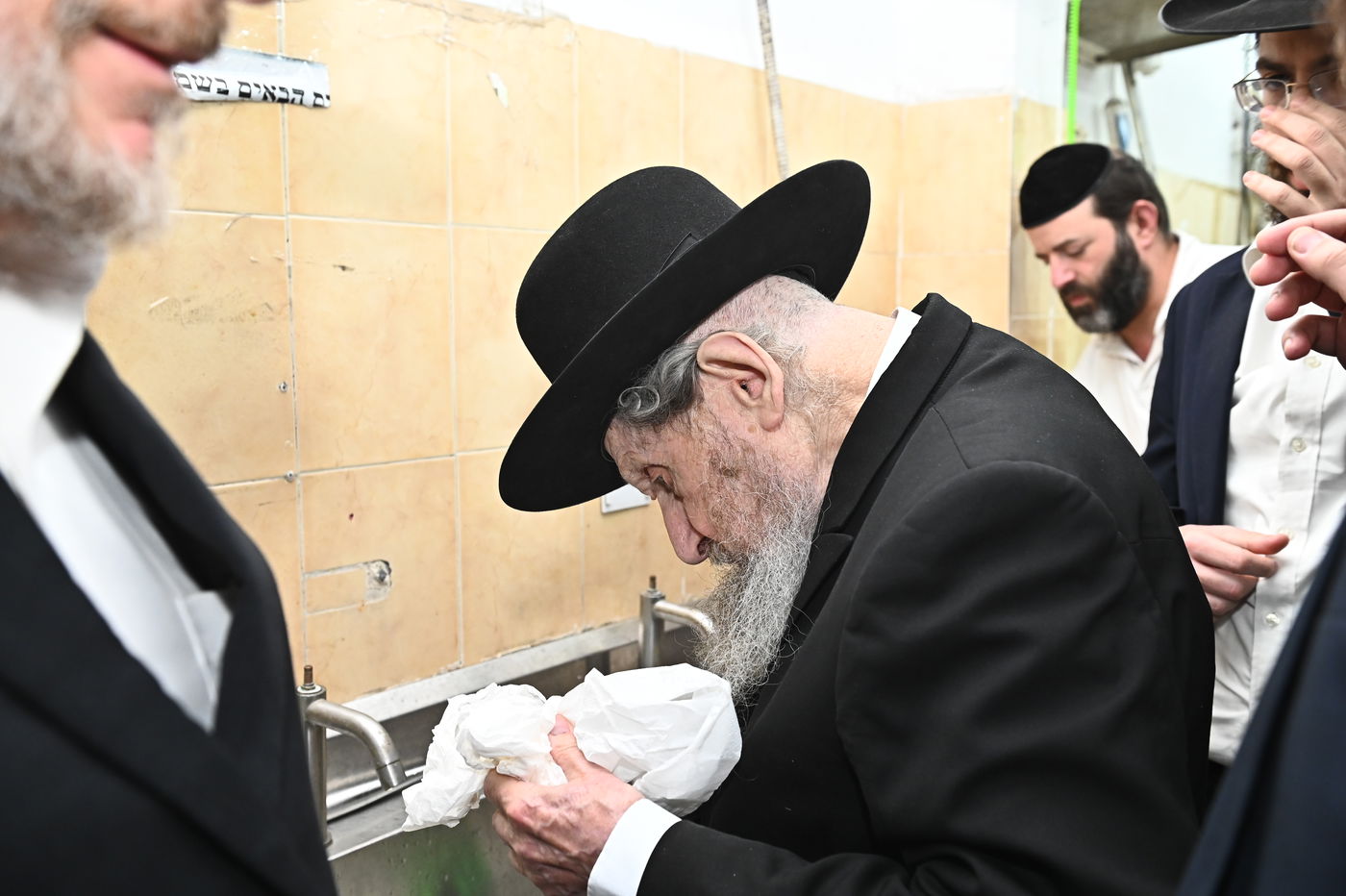 הגר"ד לנדו באפיית מצות