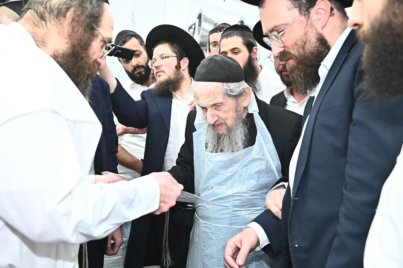 הגר"ד לנדו באפיית מצות