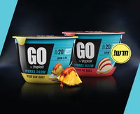 יוגורט חלבון עם שכבת פרי בתחתית