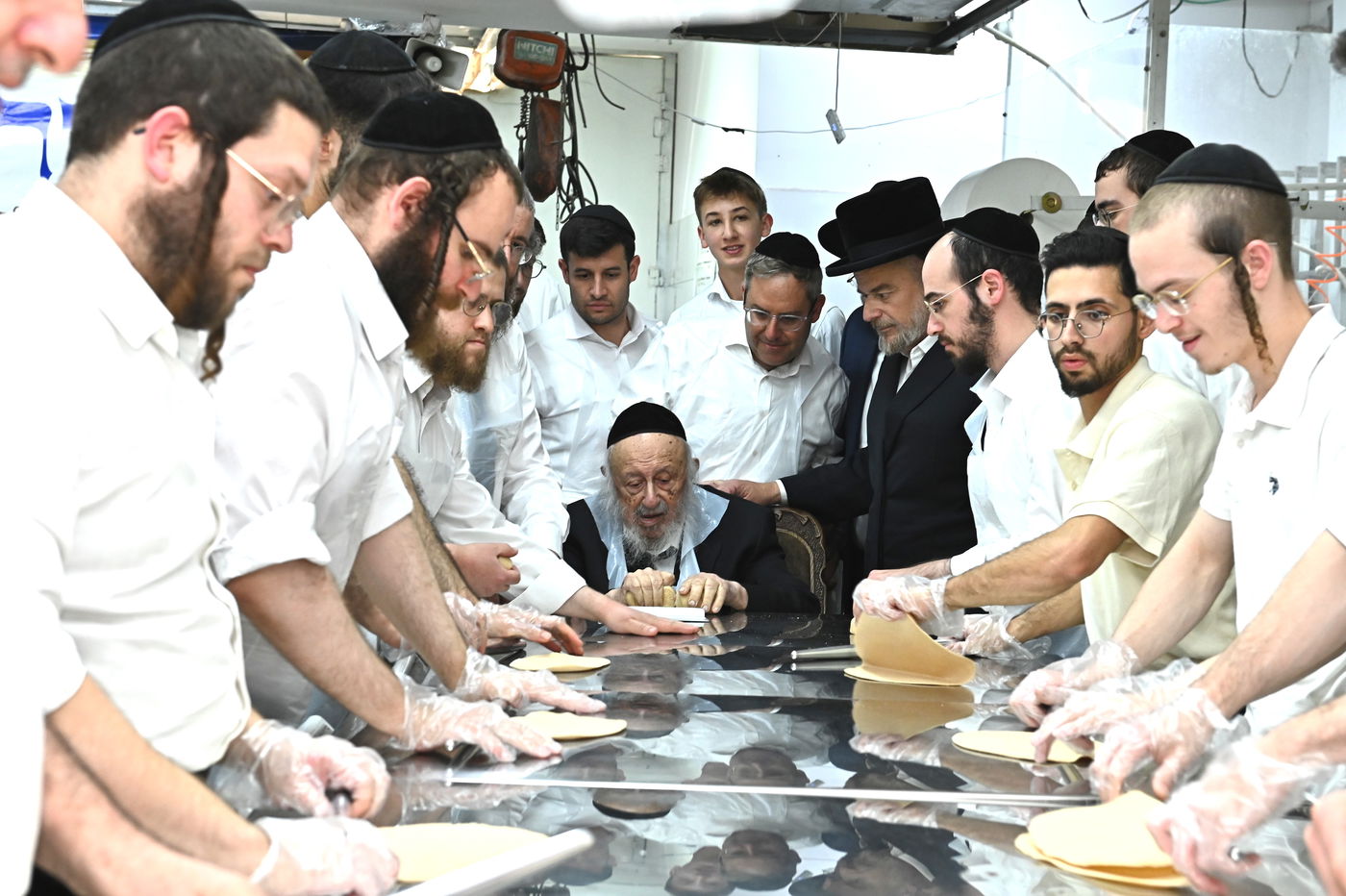 הגרב"ד פוברסקי באפיית מצות