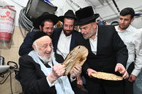 הגרב"ד פוברסקי באפיית מצות