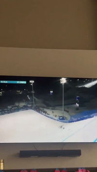 תיעוד קשה: גולש הסקי ביצע קפיצה לגובה - והתרסק על השלג