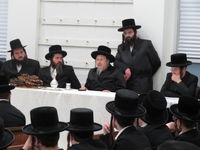 האדמו"ר מסקאליע בישיבת צאנז קלויזנבורג במונסי