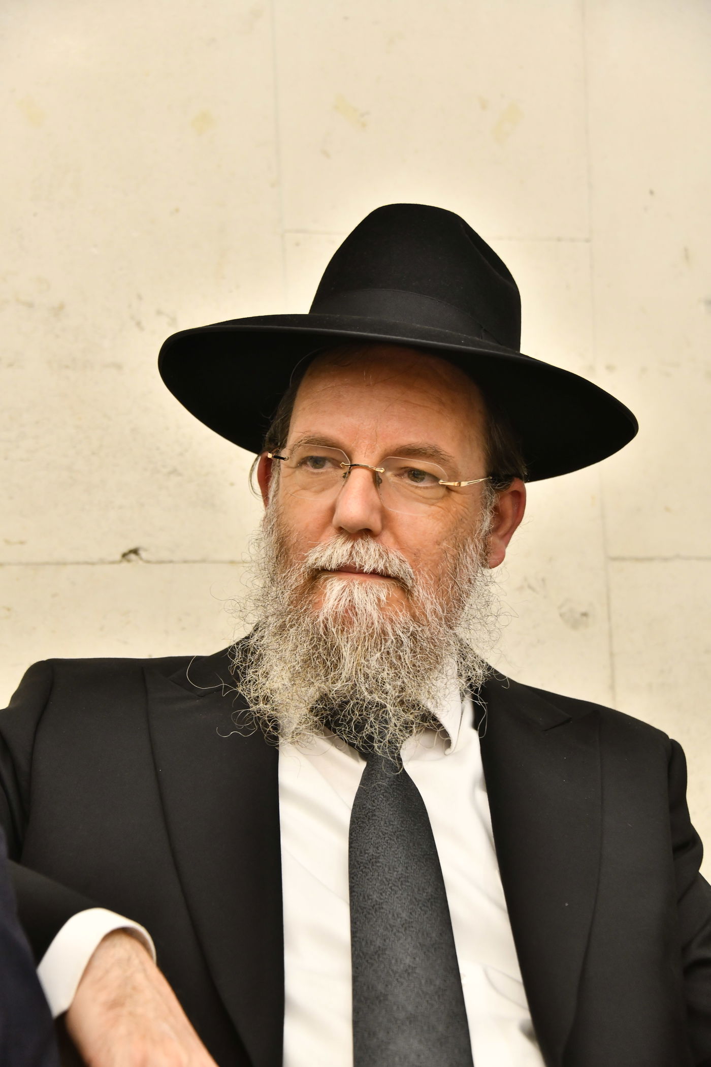 שמחת האירוסין בבאר יעקב - שכר שכיר