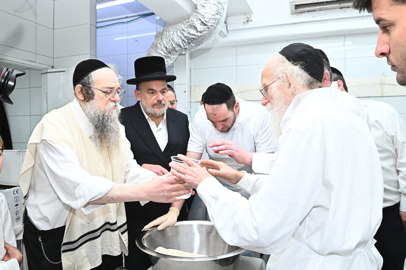 הגר"ש גלאי באפיית מצות