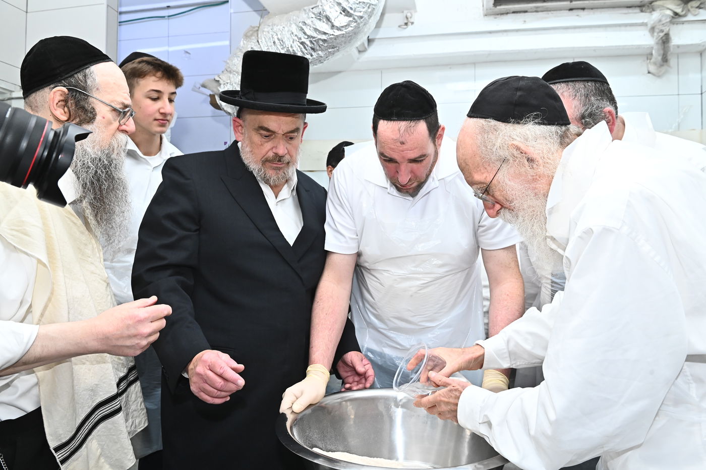 הגר"ש גלאי באפיית מצות