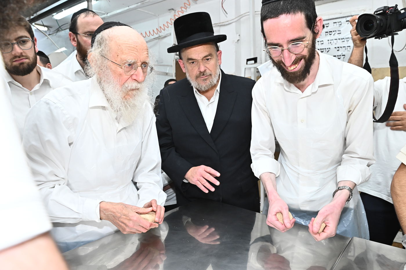 הגר"ש גלאי באפיית מצות