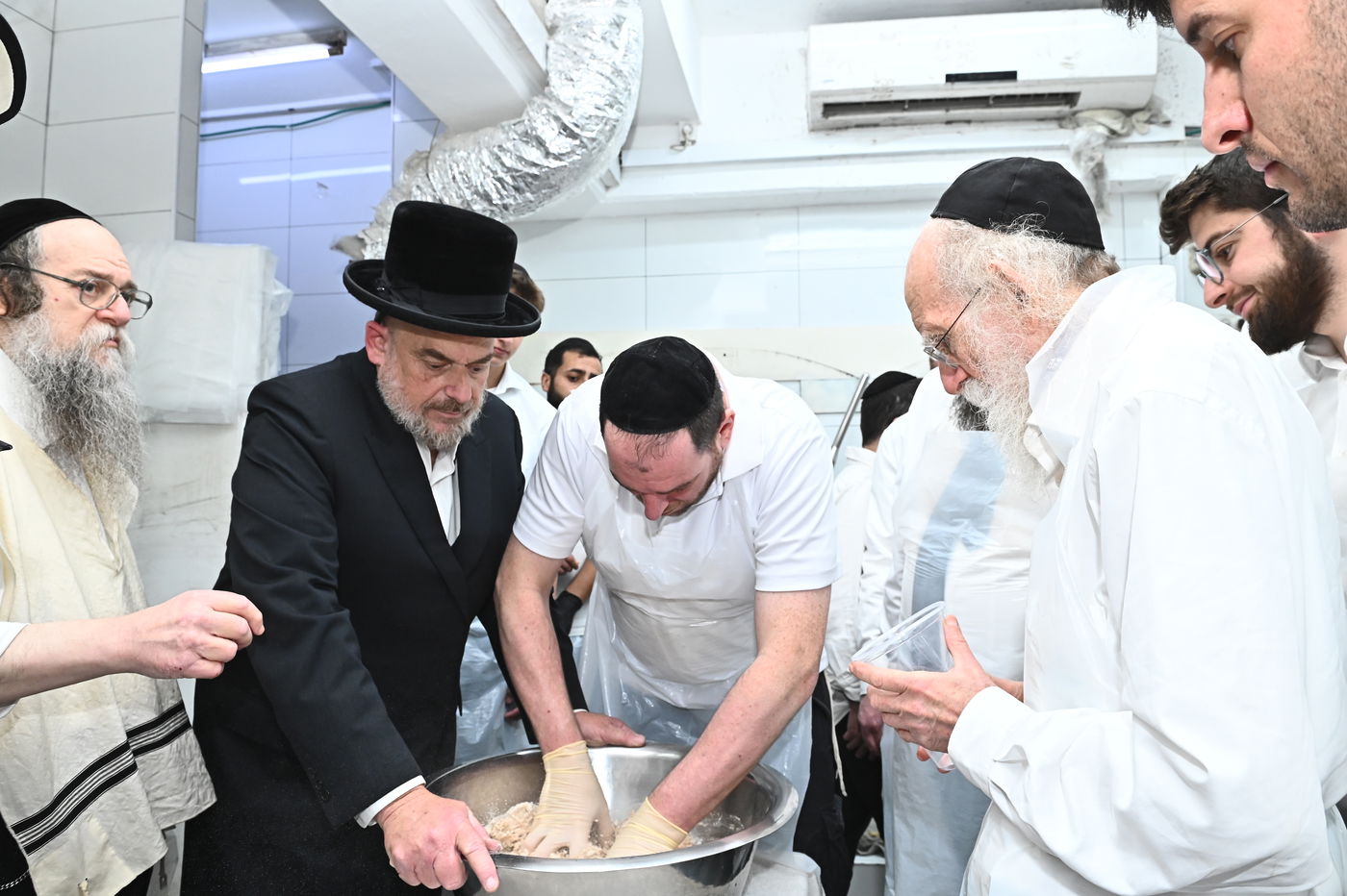 הגר"ש גלאי באפיית מצות