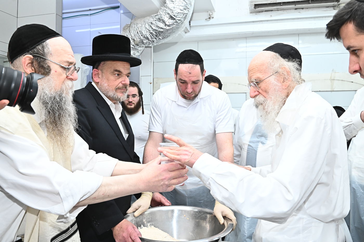 הגר"ש גלאי באפיית מצות