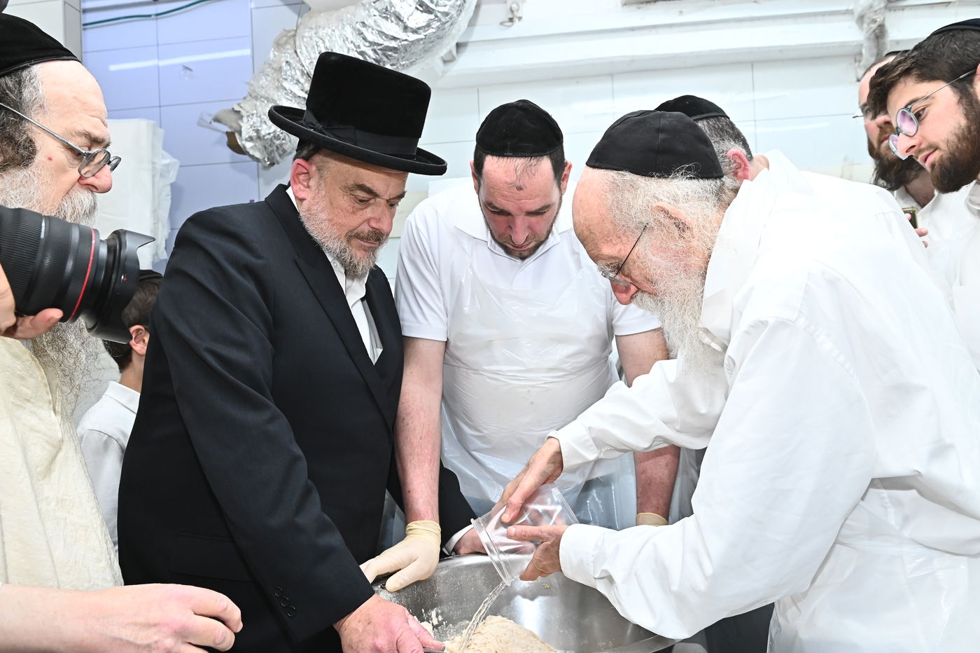 הגר"ש גלאי באפיית מצות