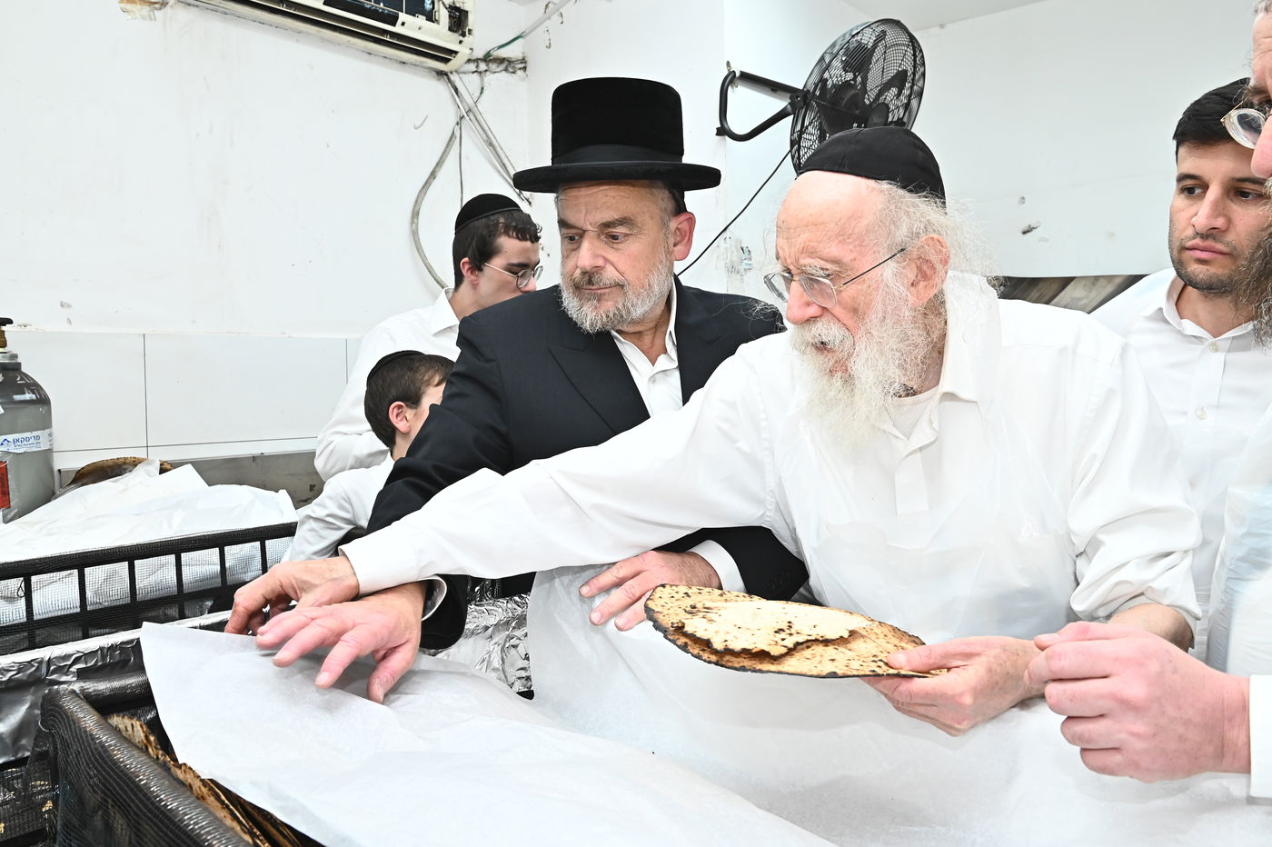 הגר"ש גלאי באפיית מצות