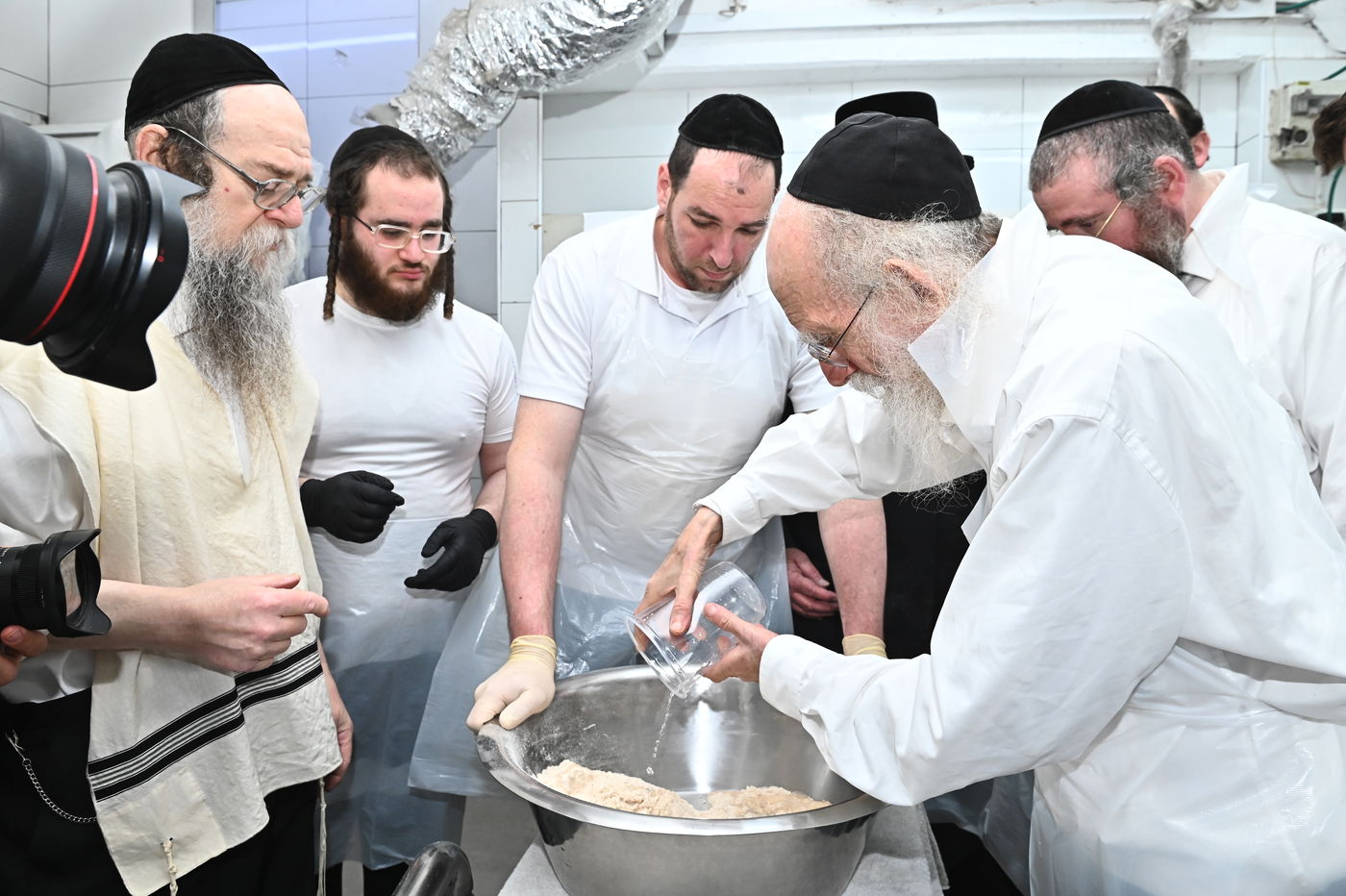 הגר"ש גלאי באפיית מצות