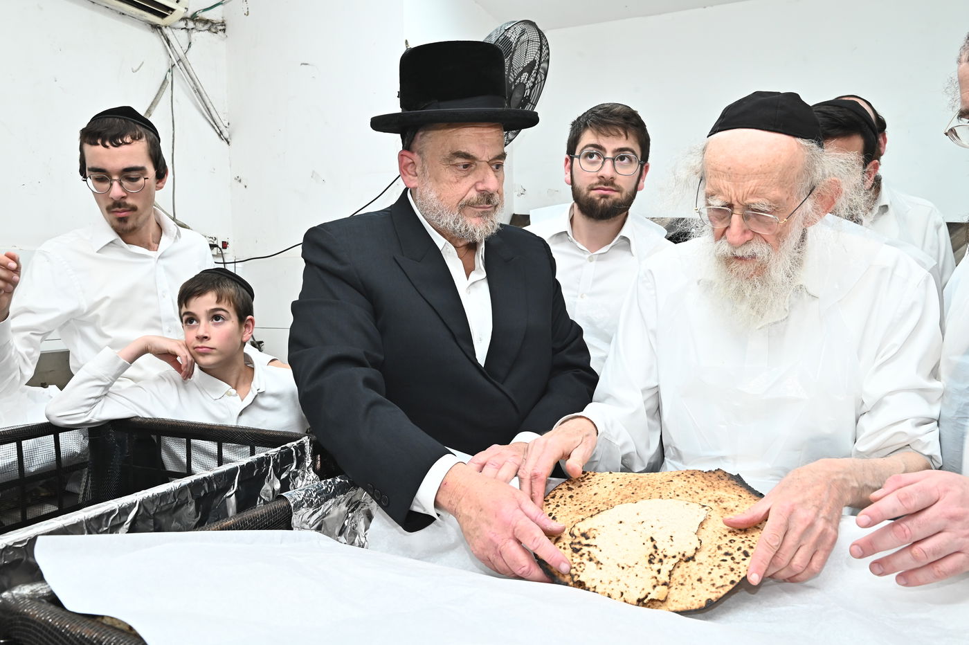 הגר"ש גלאי באפיית מצות