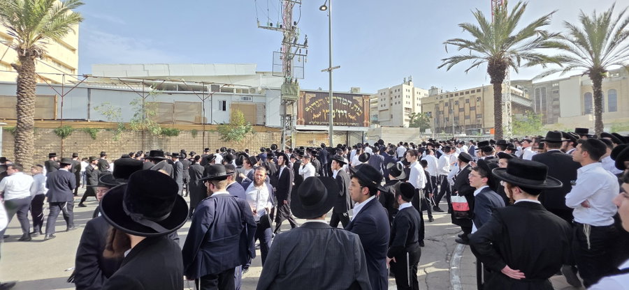 ההפגנה מול ויז'ניץ מרכז