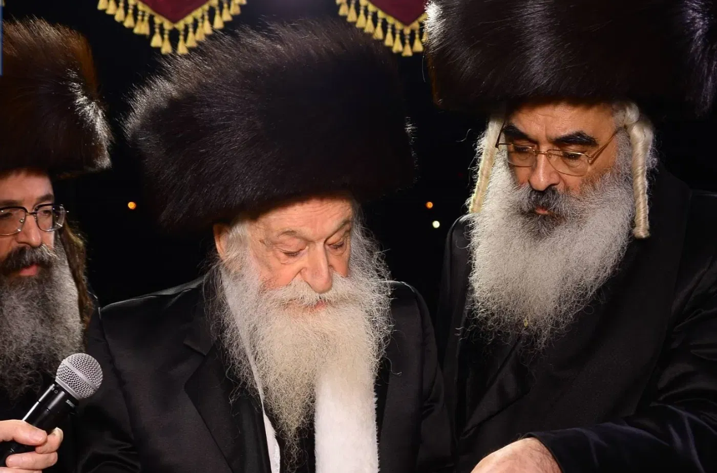 הגה"צ גאב"ד סיגעט זצ"ל, עם יבלחט"א חתנו האדמו"ר מדושינסקיא