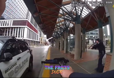 תיעוד מפחיד: הזמין משטרה על אירוע שווא - והתנפל על השוטרים עם סכין