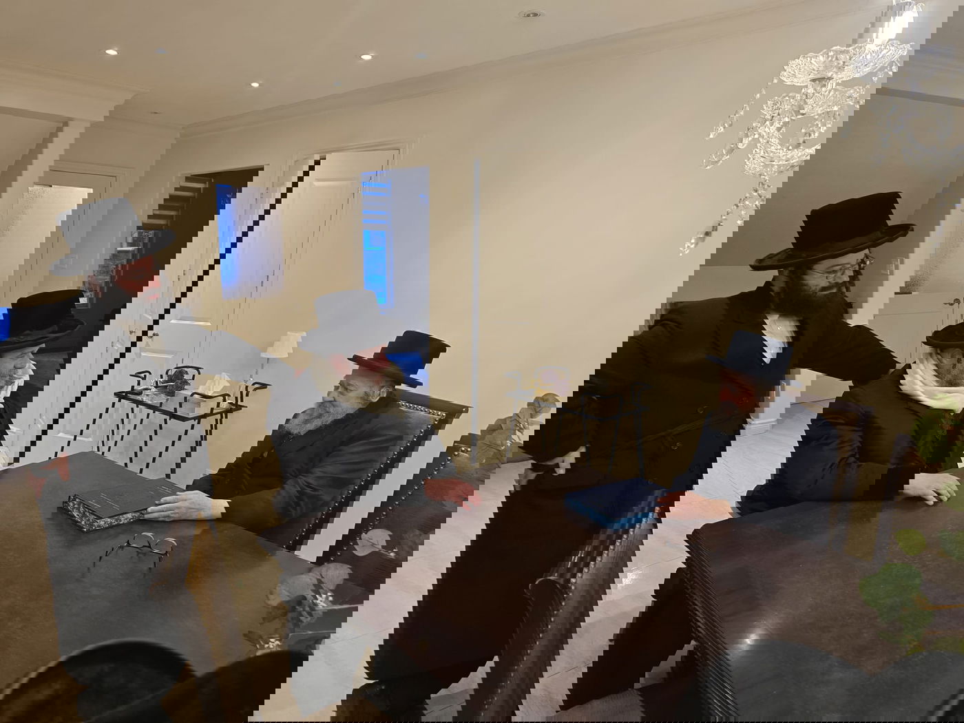 הגה"צ רבי יעקב מרדכי הגר בביקור הוד במונטריאול