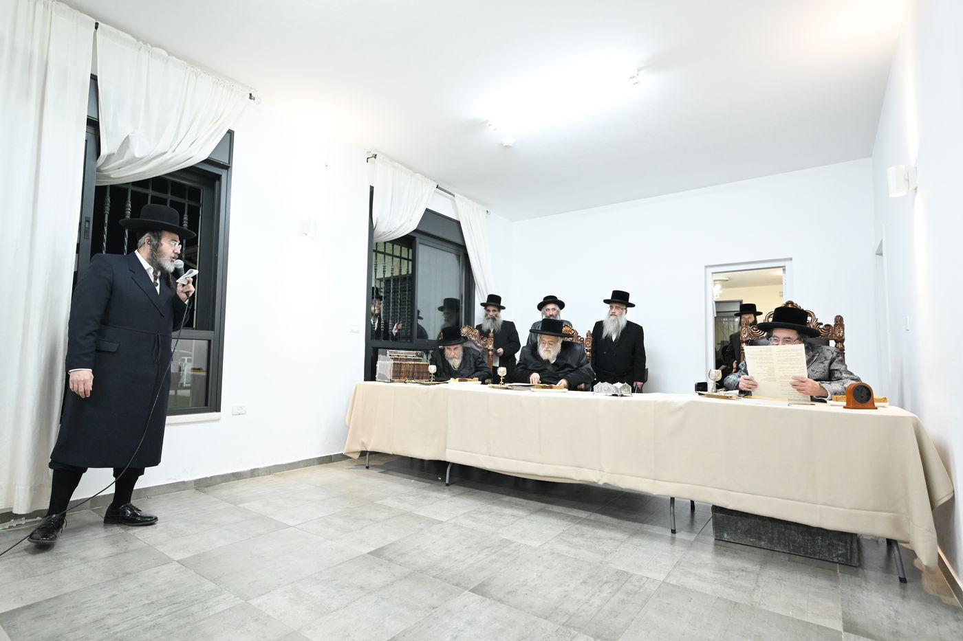 סעודת ר"ח אדר אצל האדמו"ר מויז'ניץ