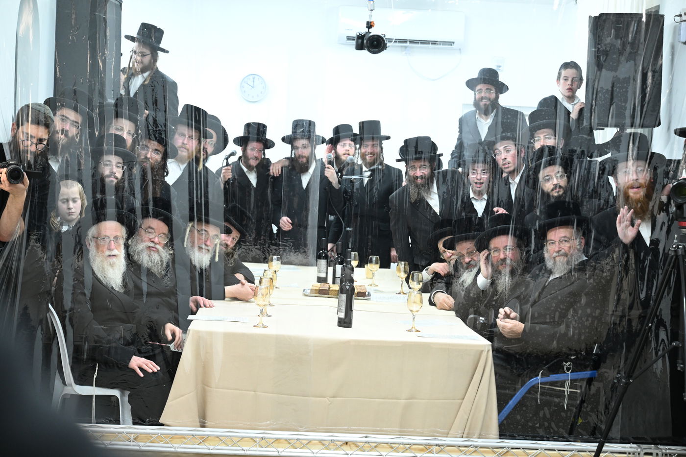 סעודת ר"ח אדר אצל האדמו"ר מויז'ניץ